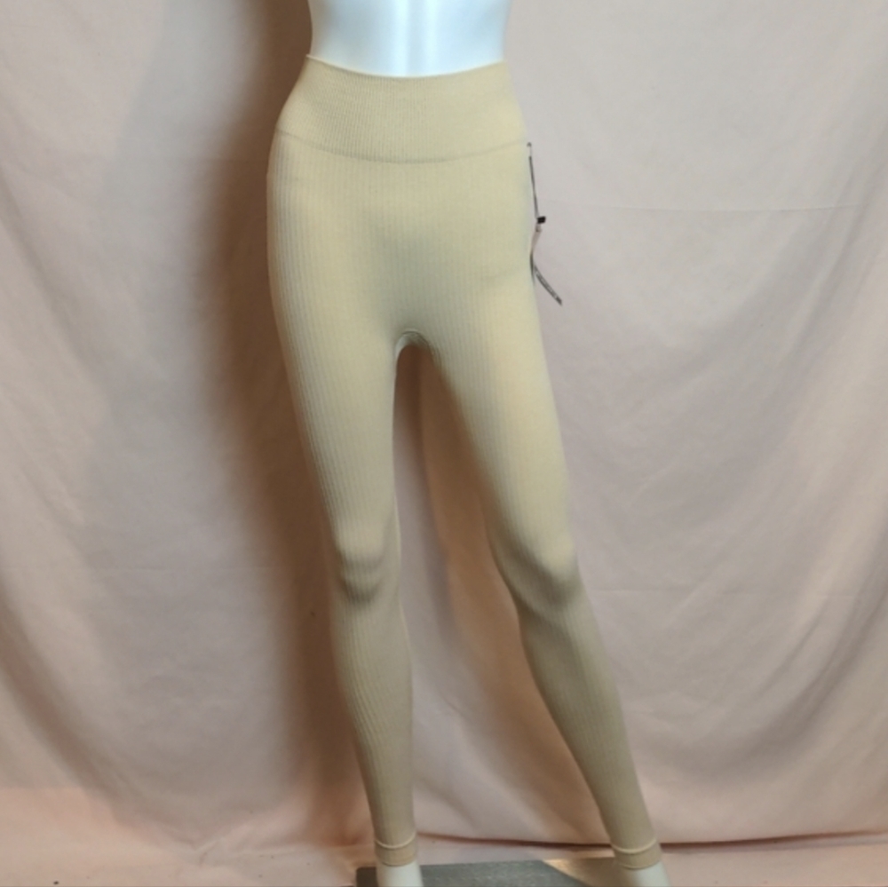 Boohoo Ribbed Seamless High Rise Gym Leggings in Nude Neutral Color size Medium